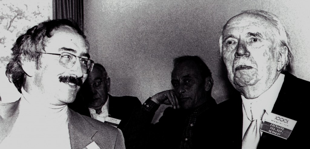 Winfried B. Lerg (links) und Fritz Eberhard 1977. Im Hintergrund: Alexander von Hoffmann (Foto: Hans Jürgen Bolle)